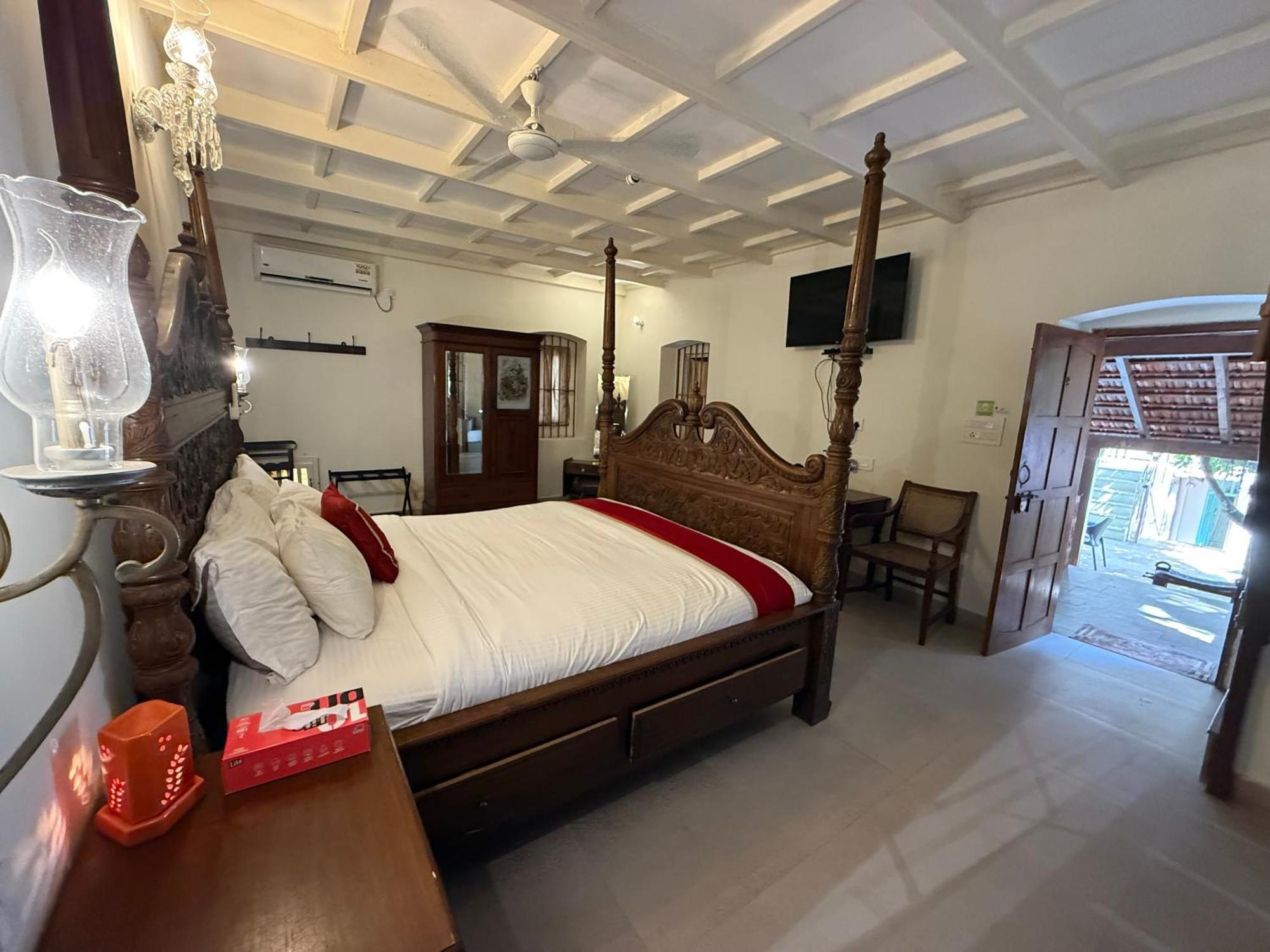 Lar Amorosa Boutique Hotel - Goa Calangute Exteriör bild